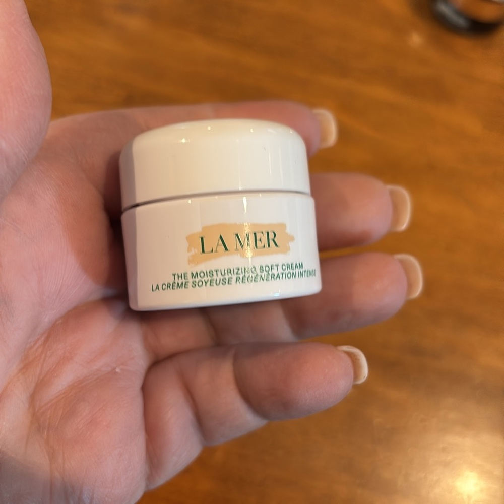 New in case La Mer gift set - Picture 6 of 7